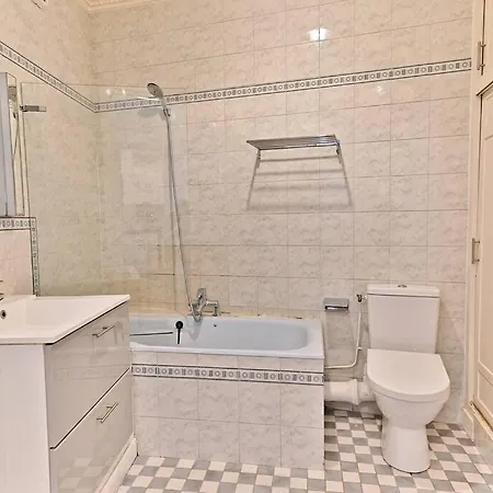 Apartment Haussmannien Lumineux Et Central- Ii *